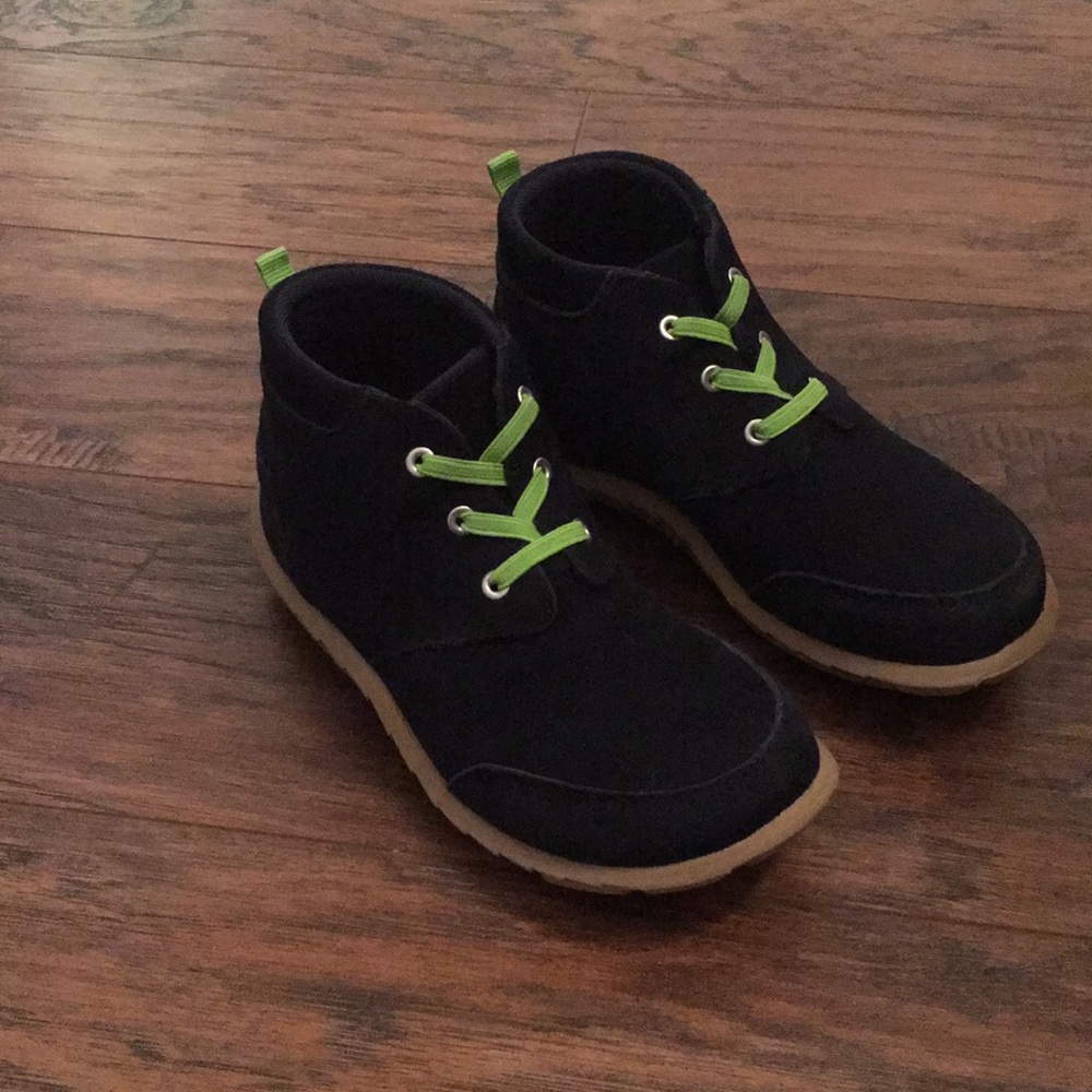 NWOT boys Umi shoes